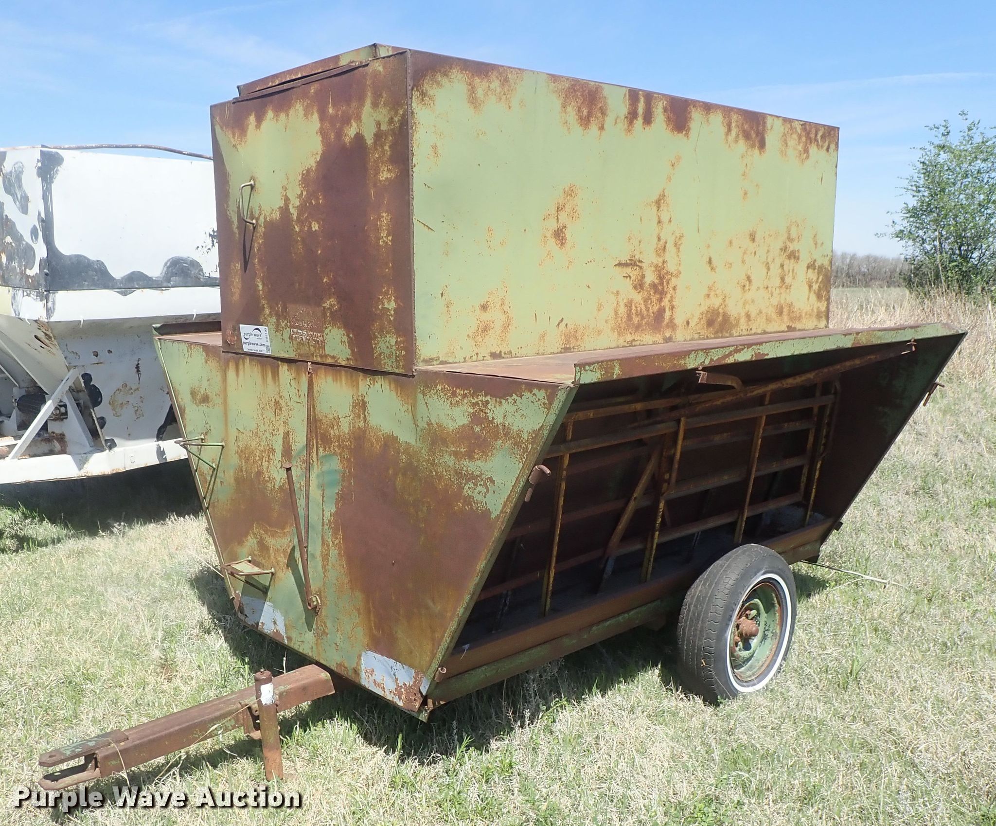 Steel livestock feeder in Inman, KS Item DG3133 sold Purple Wave