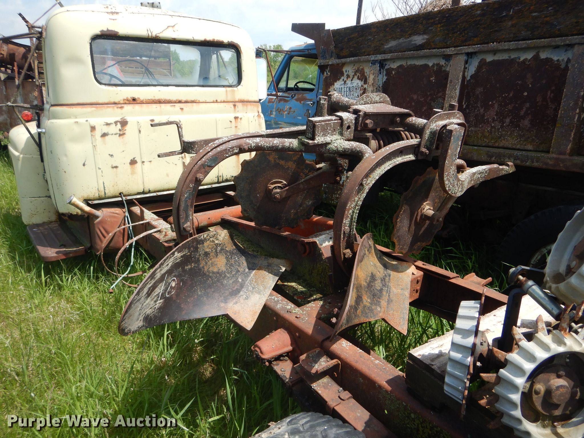 Two bottom plow in Ridgeway, MO Item GO9647 sold Purple Wave