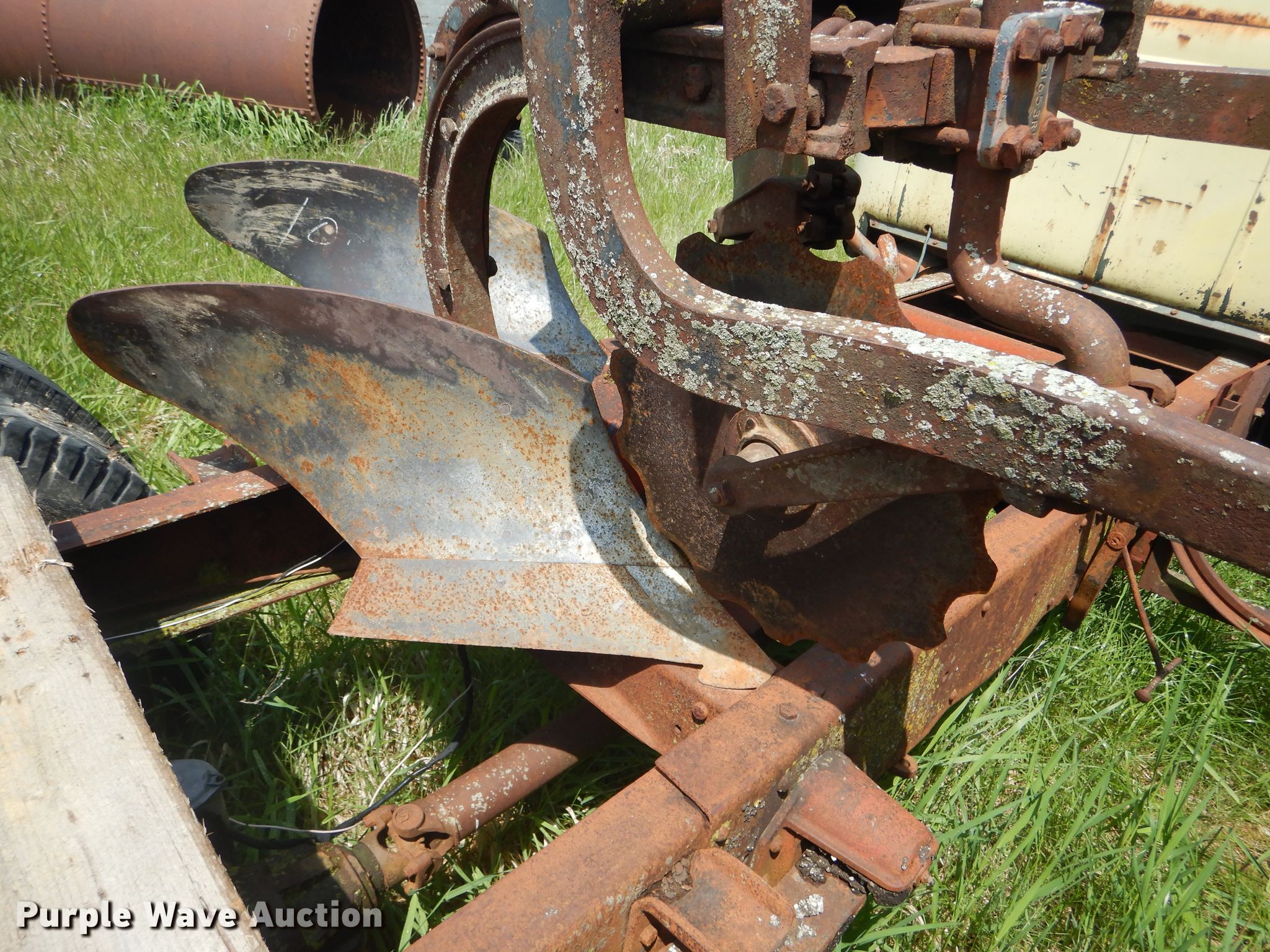 Two bottom plow in Ridgeway, MO Item GO9647 sold Purple Wave