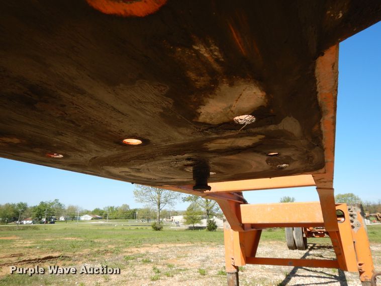 image for item DE5631 2001 Stoughton CCGN-48T flatbed trailer