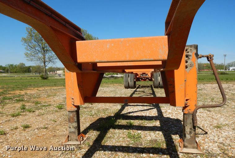 image for item DE5631 2001 Stoughton CCGN-48T flatbed trailer