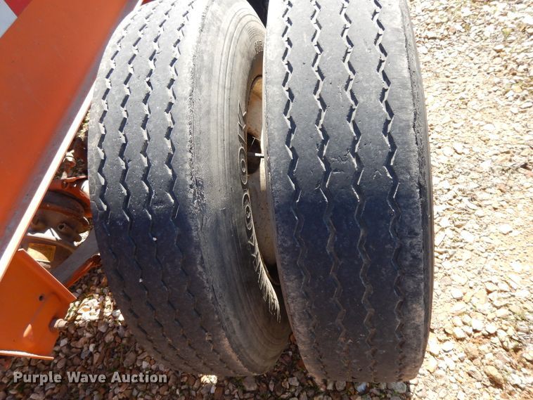 image for item DE5631 2001 Stoughton CCGN-48T flatbed trailer