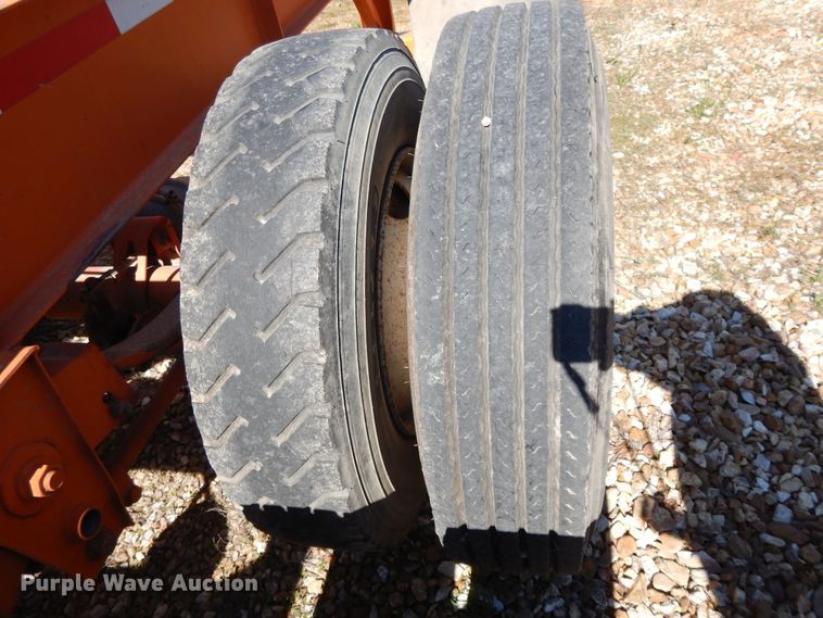 image for item DE5631 2001 Stoughton CCGN-48T flatbed trailer