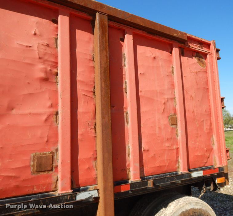 image for item DE5632 2000 Transcraft TL2000W2 scrap trailer