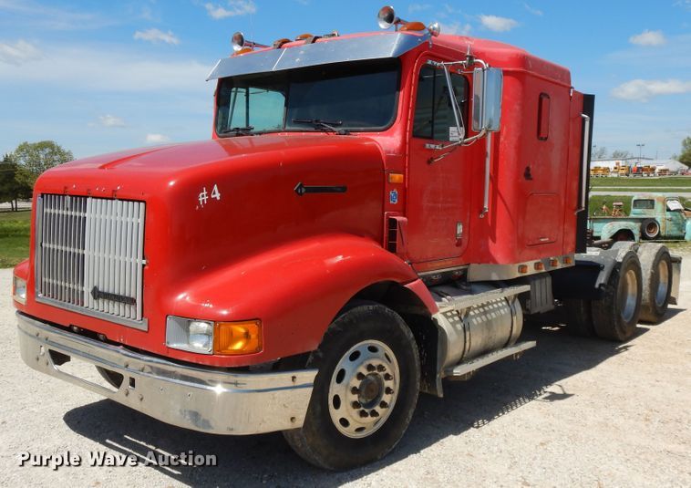 image for item DE5634 1995 International 9200 semi truck
