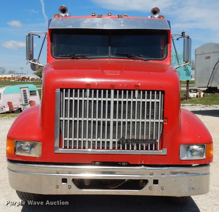 image for item DE5634 1995 International 9200 semi truck