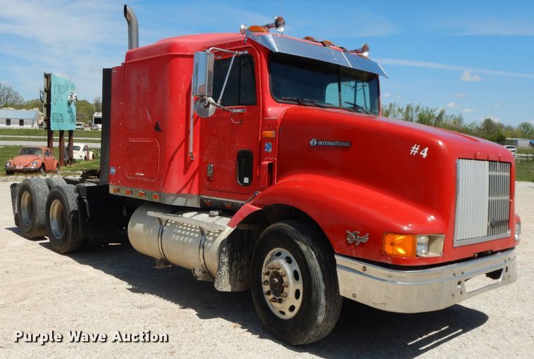 image for item DE5634 1995 International 9200 semi truck