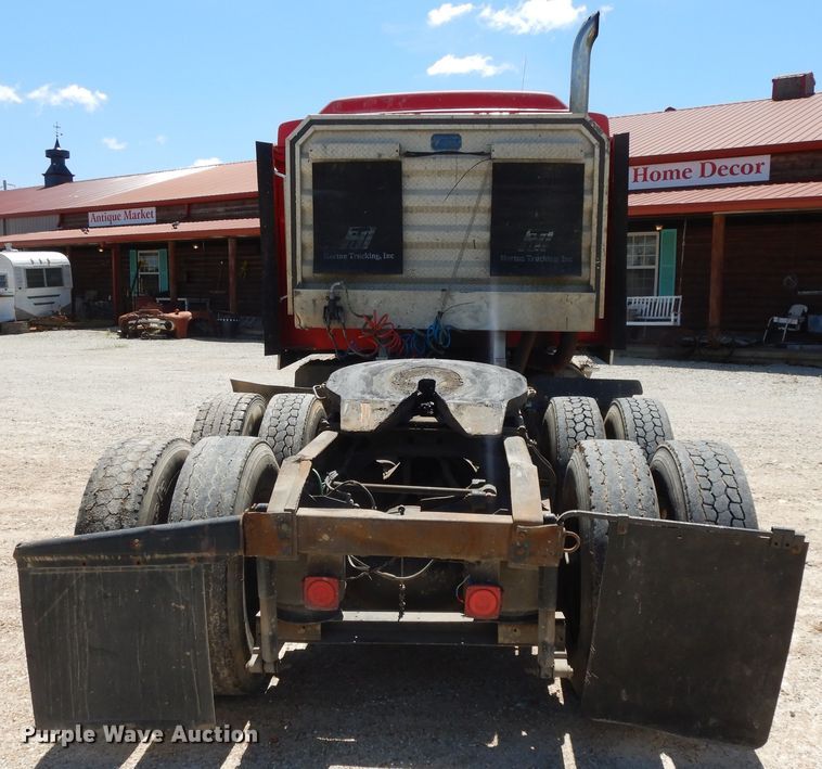 image for item DE5634 1995 International 9200 semi truck