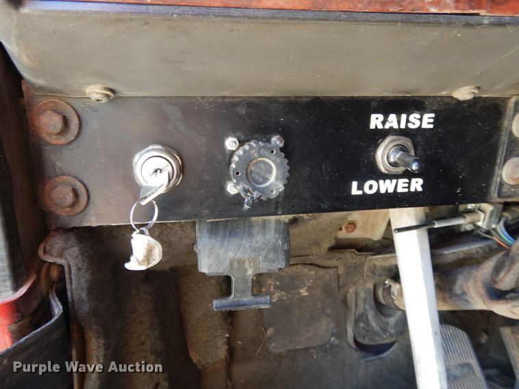 image for item DE5634 1995 International 9200 semi truck