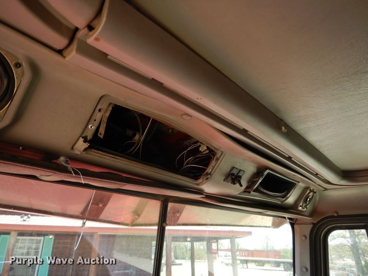 image for item DE5634 1995 International 9200 semi truck