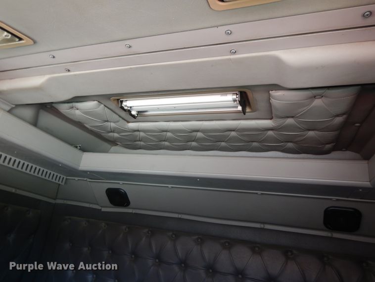 image for item DE5634 1995 International 9200 semi truck