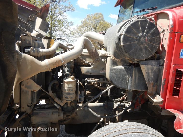 image for item DE5634 1995 International 9200 semi truck