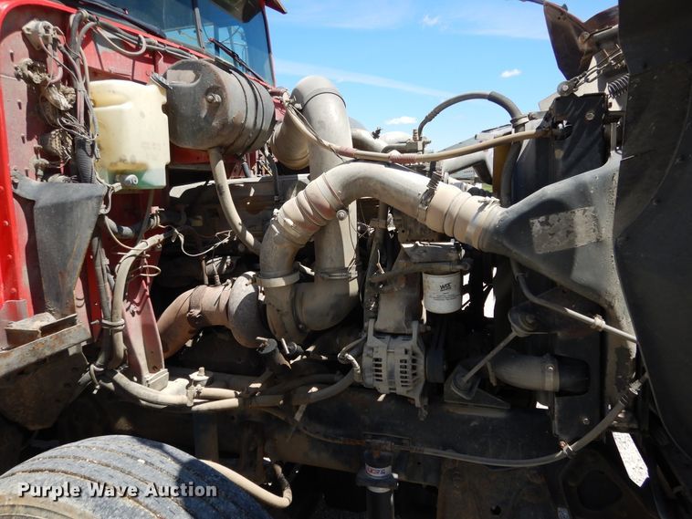 image for item DE5634 1995 International 9200 semi truck