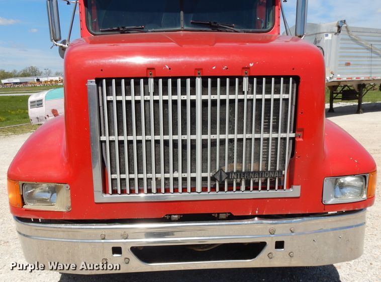 image for item DE5634 1995 International 9200 semi truck