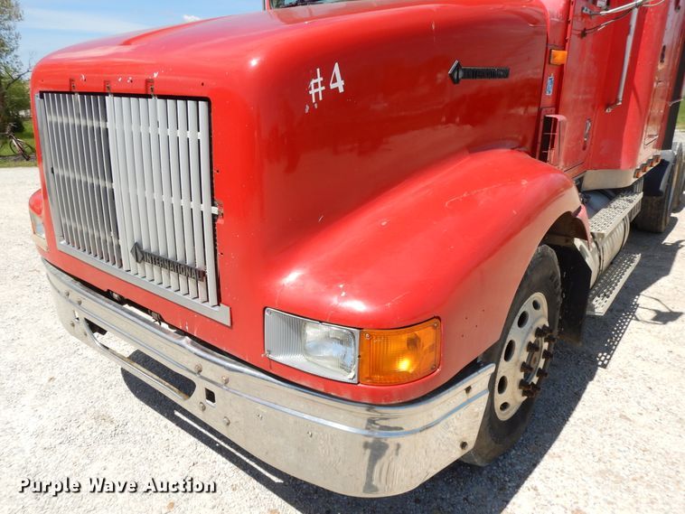 image for item DE5634 1995 International 9200 semi truck
