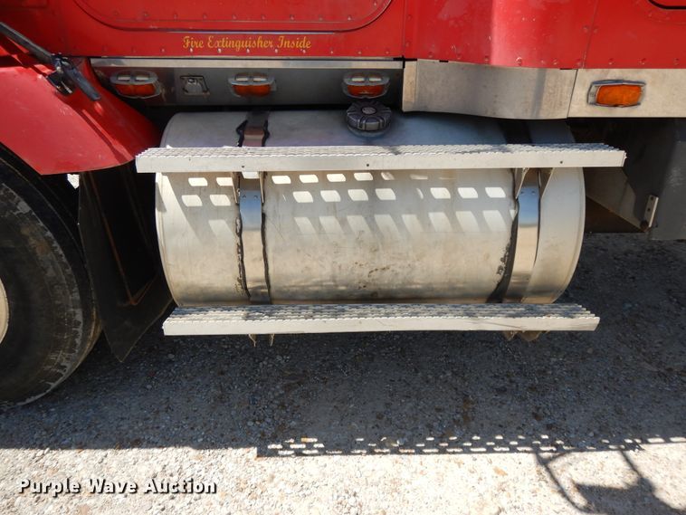 image for item DE5634 1995 International 9200 semi truck