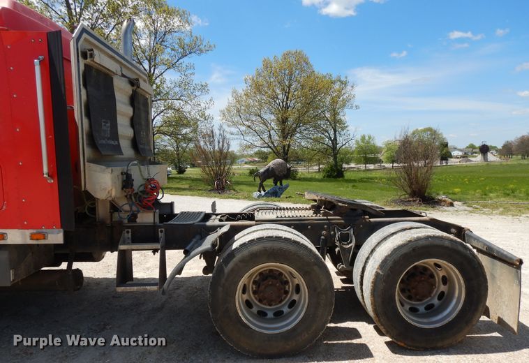 image for item DE5634 1995 International 9200 semi truck