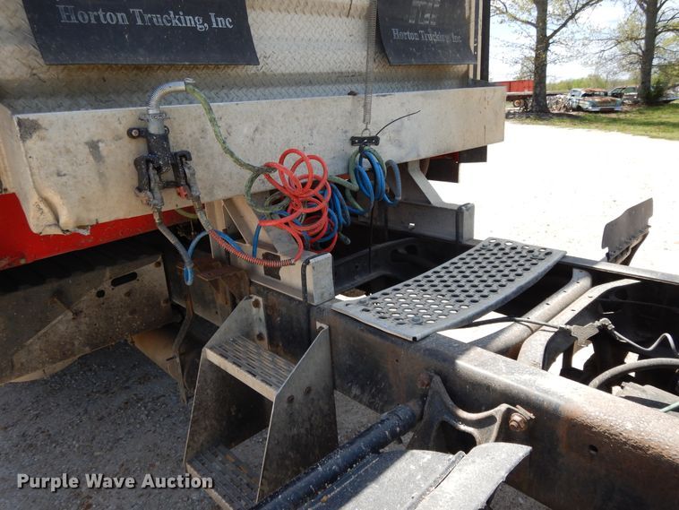 image for item DE5634 1995 International 9200 semi truck