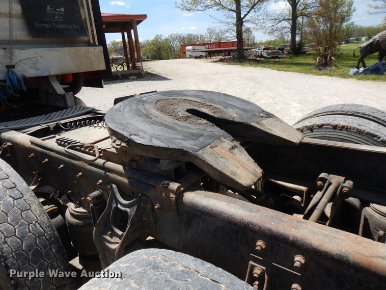 image for item DE5634 1995 International 9200 semi truck