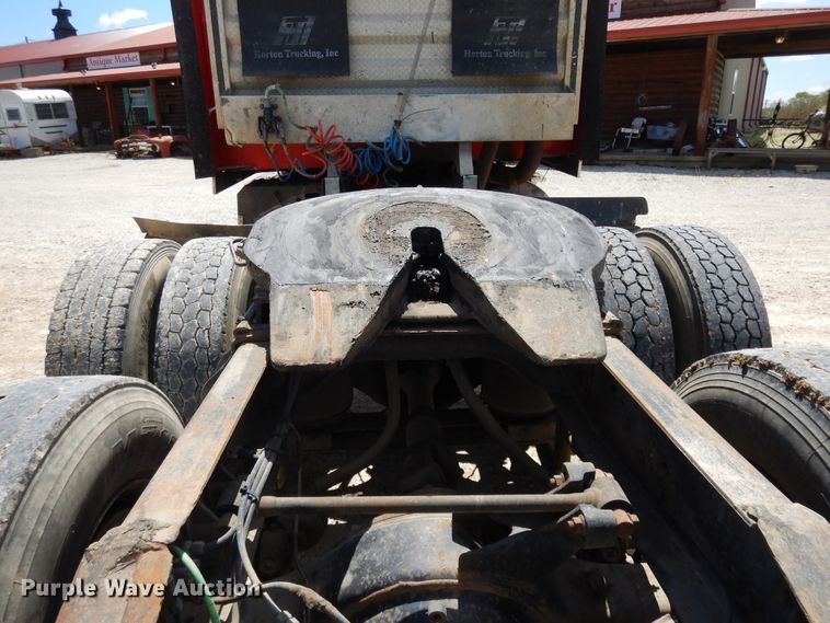 image for item DE5634 1995 International 9200 semi truck