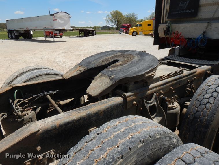 image for item DE5634 1995 International 9200 semi truck