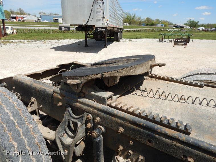 image for item DE5634 1995 International 9200 semi truck