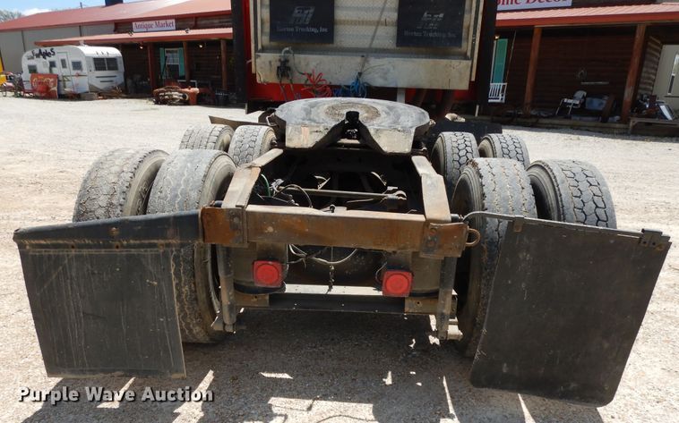 image for item DE5634 1995 International 9200 semi truck