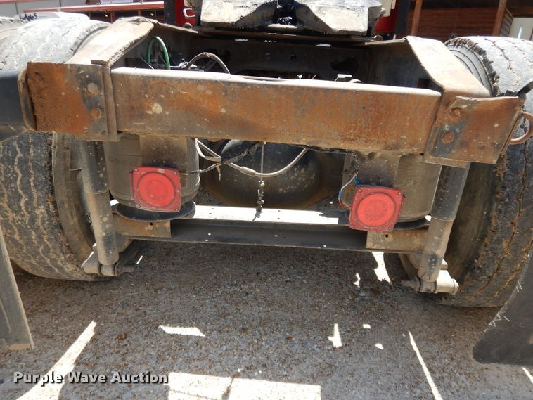 image for item DE5634 1995 International 9200 semi truck