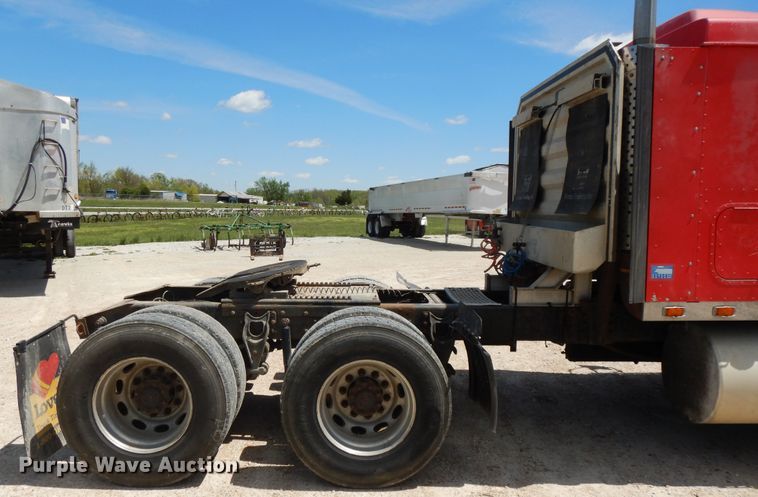 image for item DE5634 1995 International 9200 semi truck