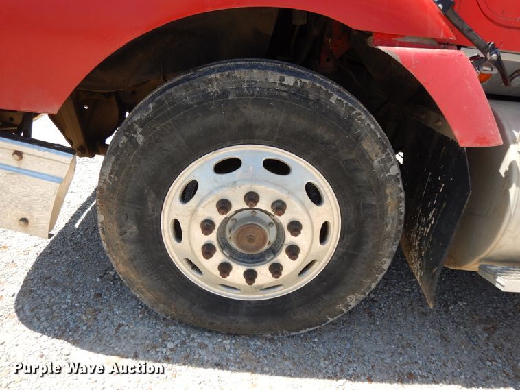 image for item DE5634 1995 International 9200 semi truck