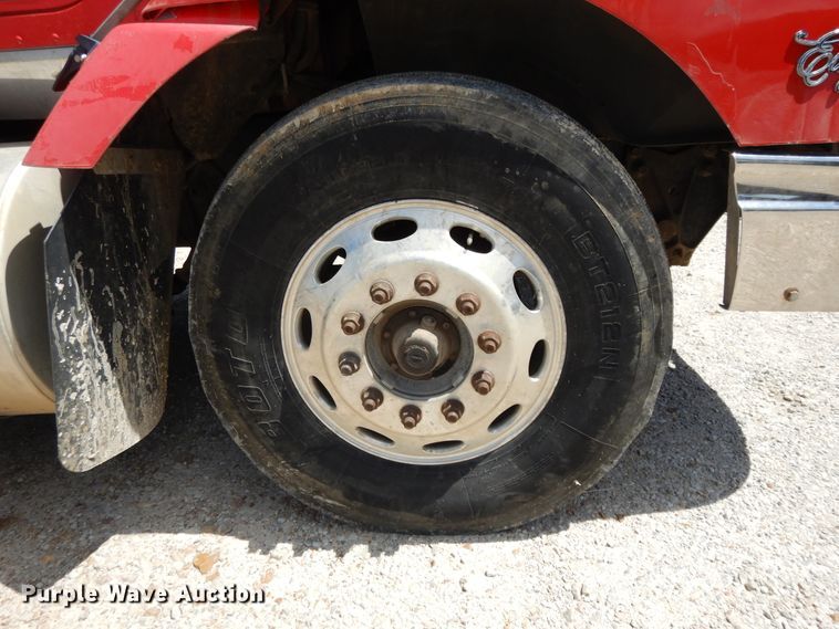 image for item DE5634 1995 International 9200 semi truck