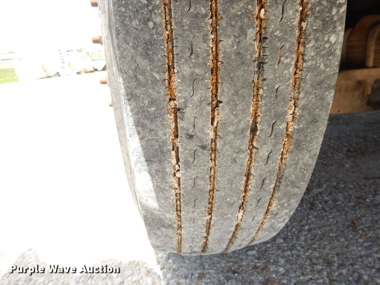 image for item DE5634 1995 International 9200 semi truck