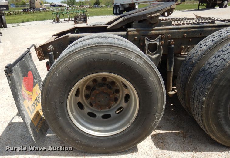 image for item DE5634 1995 International 9200 semi truck