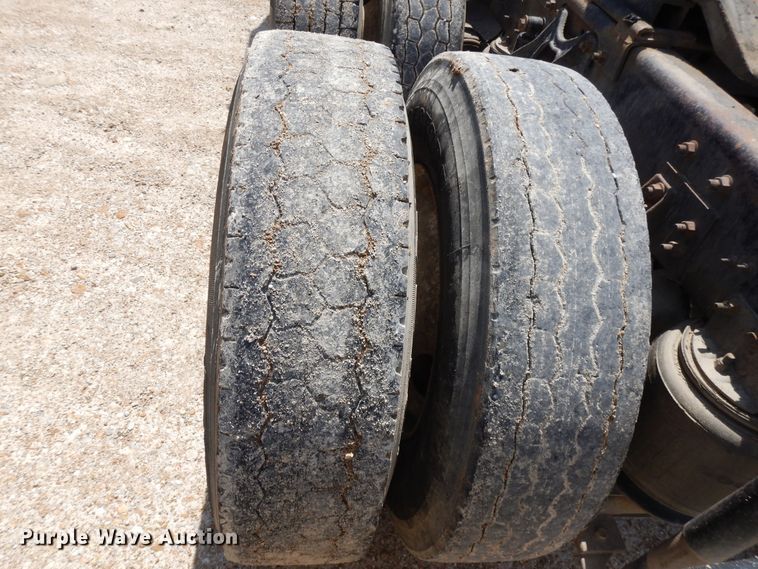 image for item DE5634 1995 International 9200 semi truck