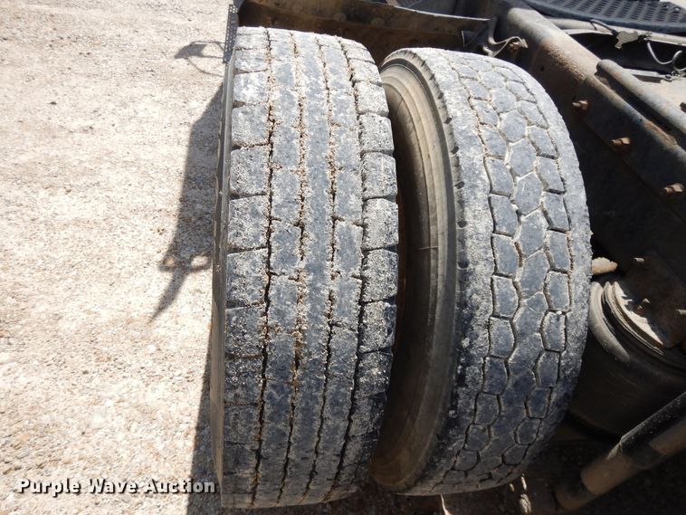 image for item DE5634 1995 International 9200 semi truck