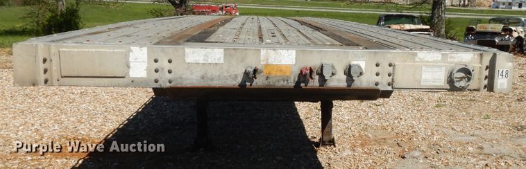 image for item DE5635 1993 Wilson flatbed trailer