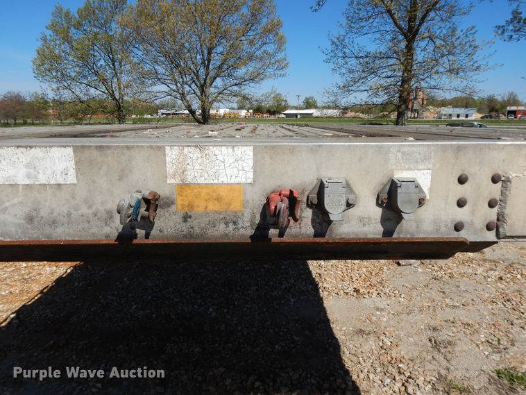 image for item DE5635 1993 Wilson flatbed trailer