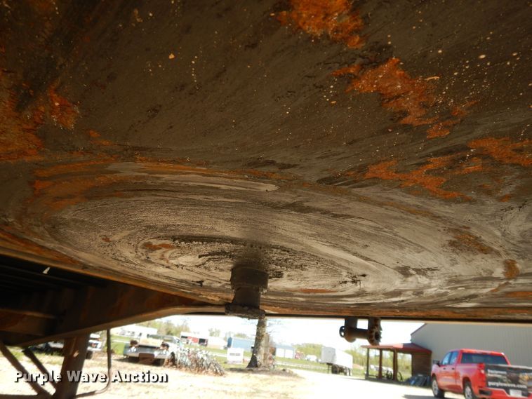 image for item DE5635 1993 Wilson flatbed trailer