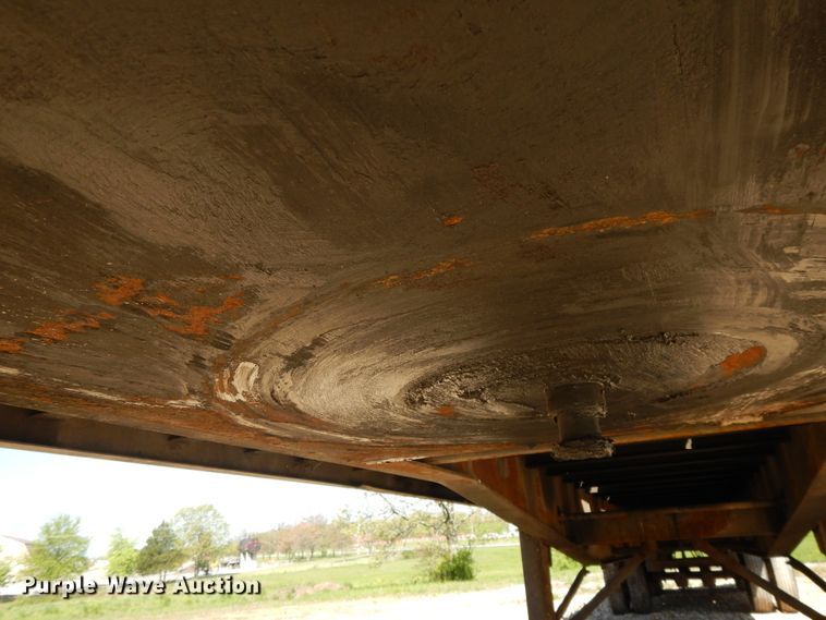 image for item DE5635 1993 Wilson flatbed trailer