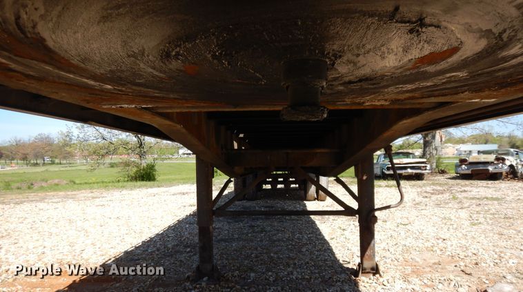 image for item DE5635 1993 Wilson flatbed trailer