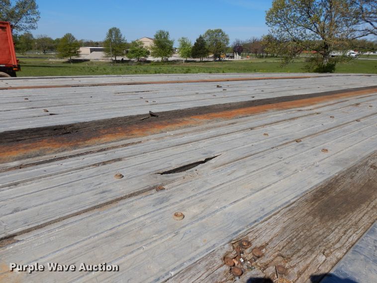 image for item DE5635 1993 Wilson flatbed trailer