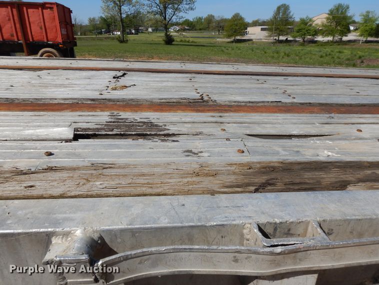 image for item DE5635 1993 Wilson flatbed trailer