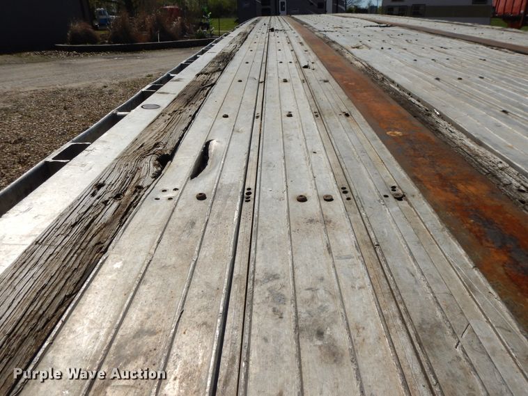 image for item DE5635 1993 Wilson flatbed trailer