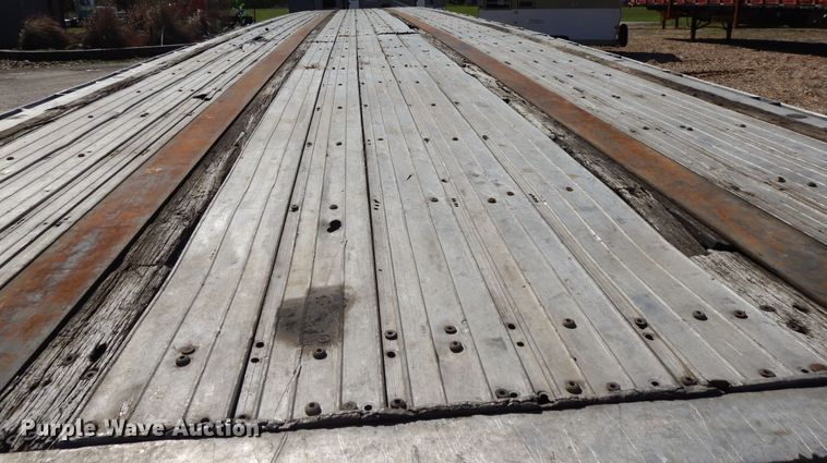 image for item DE5635 1993 Wilson flatbed trailer