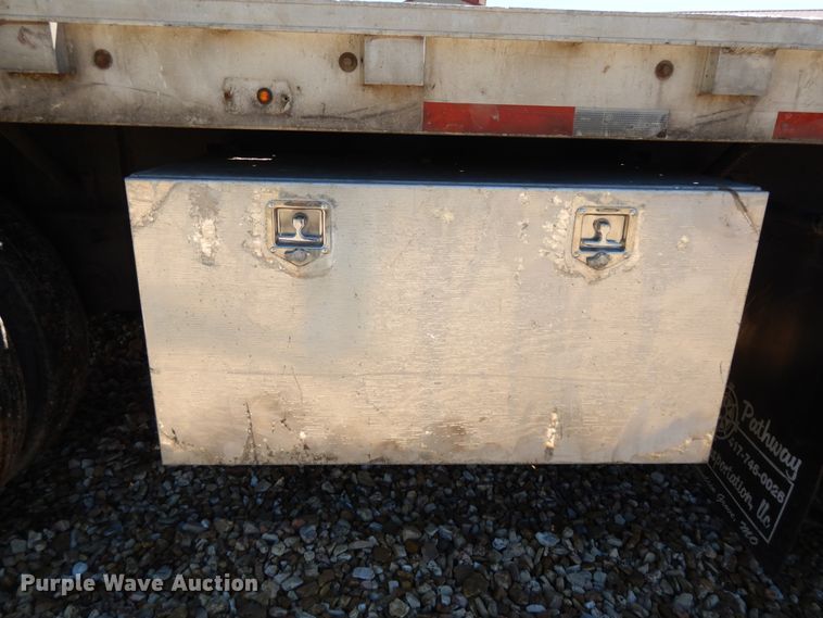 image for item DE5635 1993 Wilson flatbed trailer