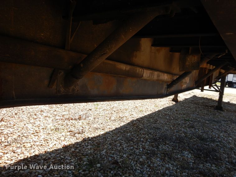 image for item DE5635 1993 Wilson flatbed trailer