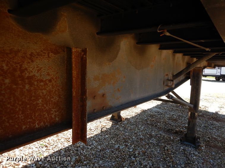 image for item DE5635 1993 Wilson flatbed trailer
