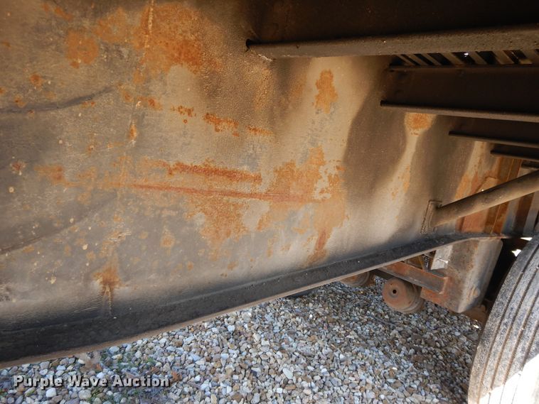 image for item DE5635 1993 Wilson flatbed trailer