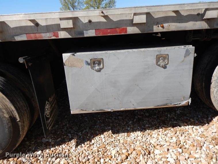 image for item DE5635 1993 Wilson flatbed trailer