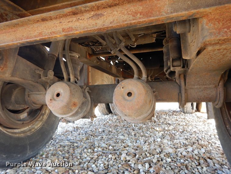 image for item DE5635 1993 Wilson flatbed trailer